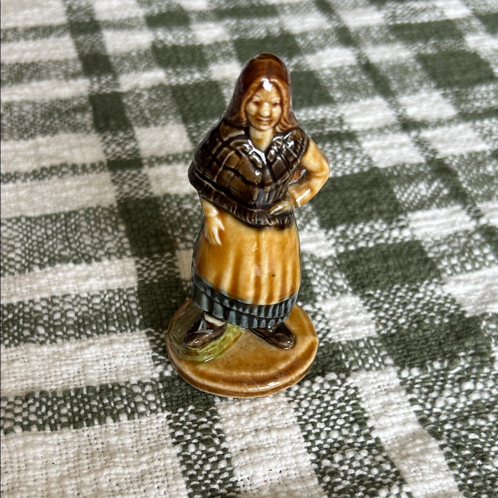 Vintage Wade Ireland Eileen Oge Figurine